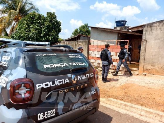 Policiais no local da ocorrência