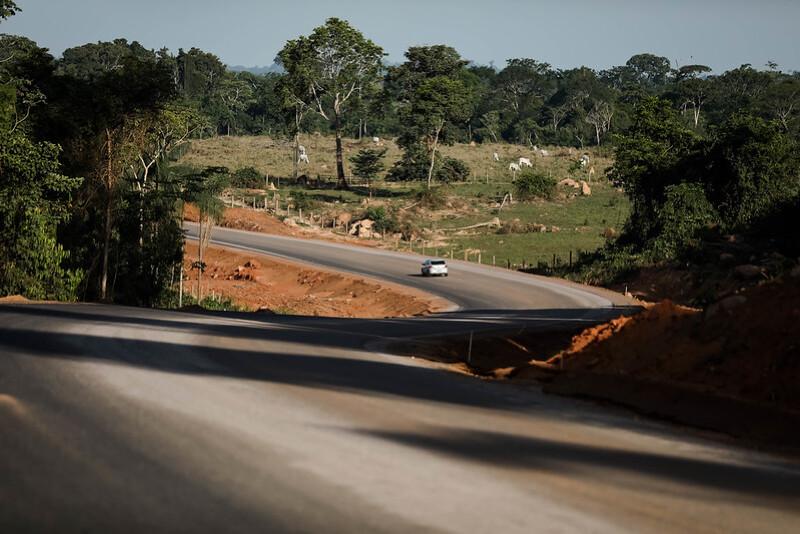 Colniza Notícias: Asfalto chega a mais avenidas de Colniza