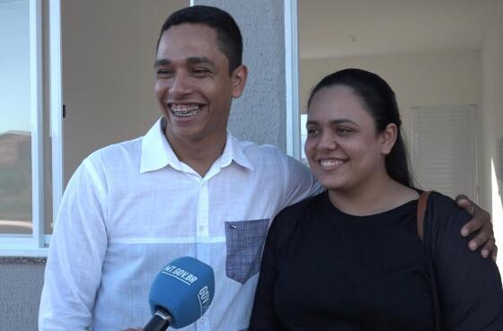 Jackson William Claudiano dos Santos e a professora Gisele de Souza foram beneficiados com subsídio de programa Crédito - Secom-MT