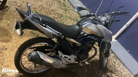 Motocicleta foi apreendida e já se encontra no pátio da PM