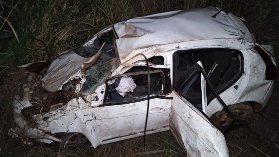 Fiat Pálio da vítima ficou completamente destruído (foto: Aoo vivo notícias)
